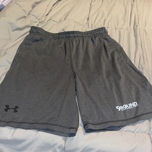 Men’s large under Armour shorts with pockets and drawstring waist